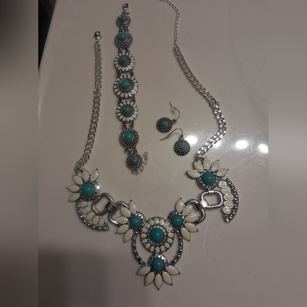 NWT Vintage AVON Sunbeam Necklace/Bracelet/Earring Set